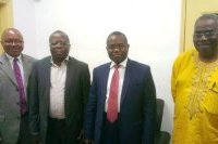 Le Ministre avec les Présidents du GWP/AO et du PNE-Bénin et le Chargé de (...)