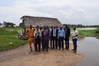 Photo de famille sur le site de construction du centre de production du (...)