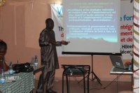 Facilitateur 3 pendant sa communication