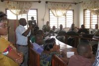 Vue partielle des journalistes dans la mairie de Dogbo