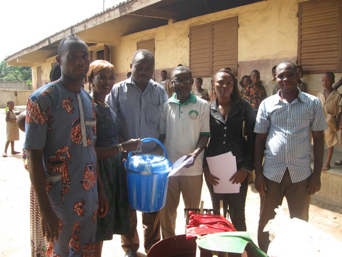 Remise de matériels aux enseignants
