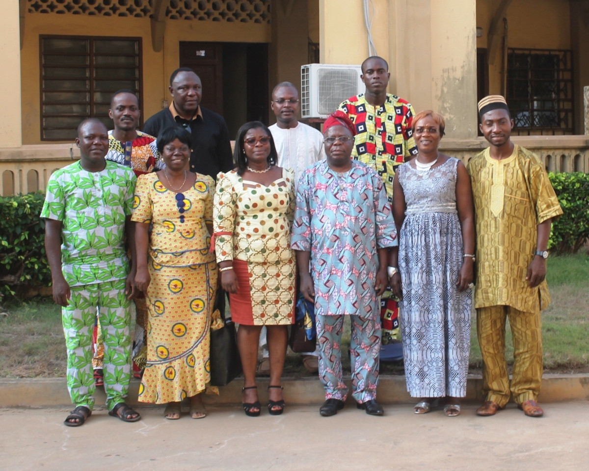 Photo de famille avec la délégation de la BAD