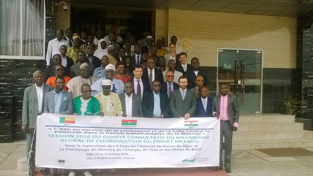 Photo de famille des participants à l'atelier