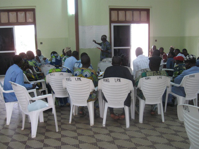 Participants en travaux de groupe2