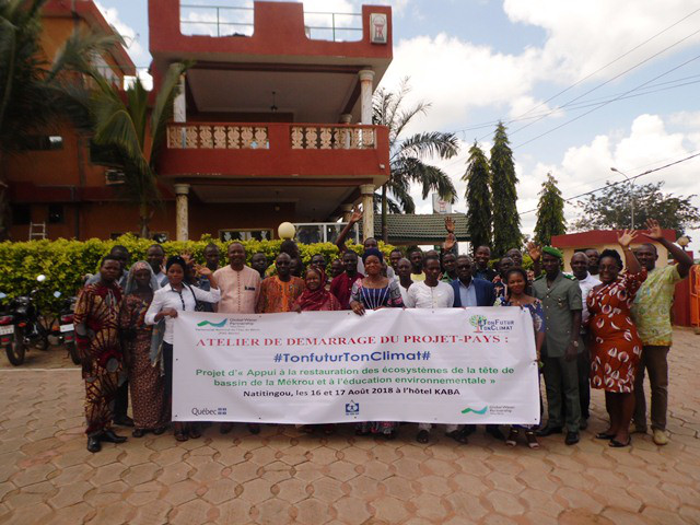 Photo de famille des participants à l'atelier